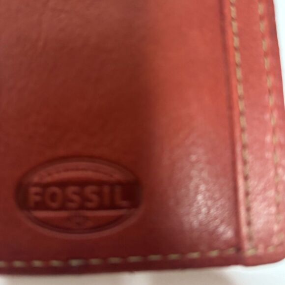 Fossil Austin Red Soft Leather Bifold Wallet Slim Turnlock Checkbook Card Wallet - Picture 5 of 7